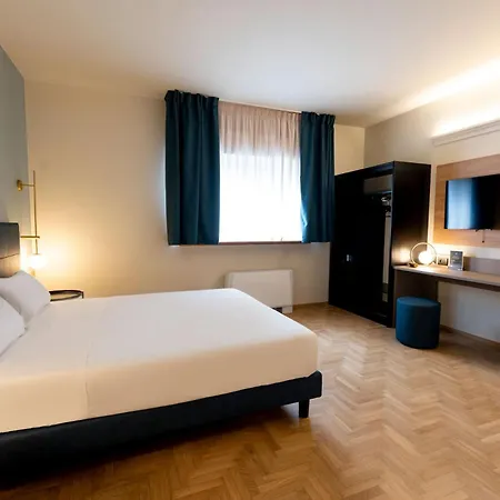 Cristal Palace Szálloda 4*