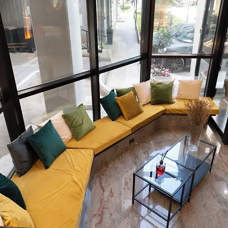 Cristal Palace Andria